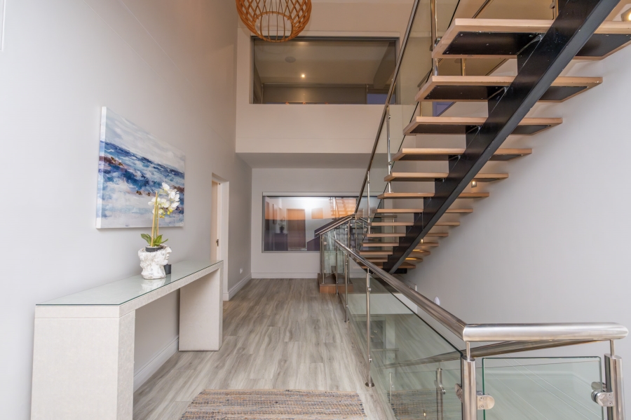 6 Bedroom Property for Sale in Myburgh Park Western Cape
